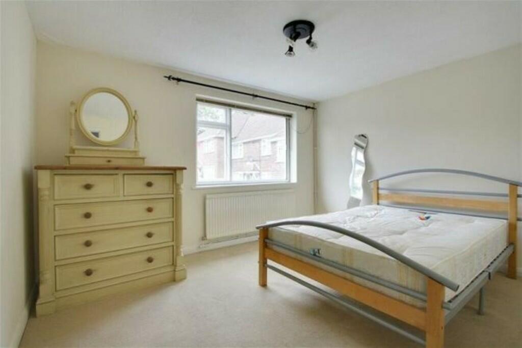 9 Brooside bed 2