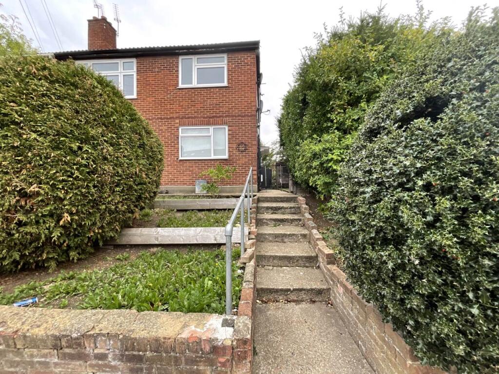 57 Roding Lane North