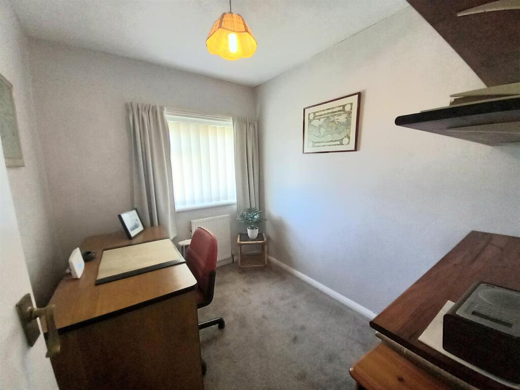 3 Ochil Close Bed 3.jpg