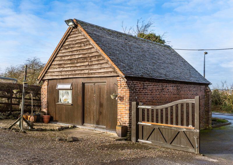 COACH HOUSE/GARAGE