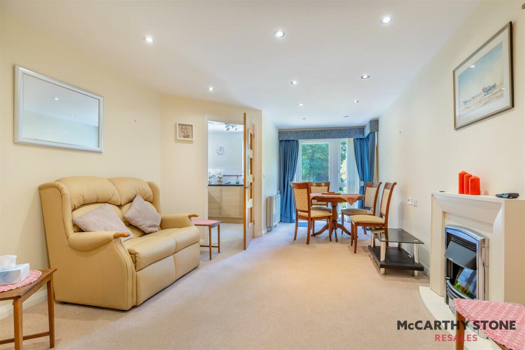 8610186-interior11.jpg
