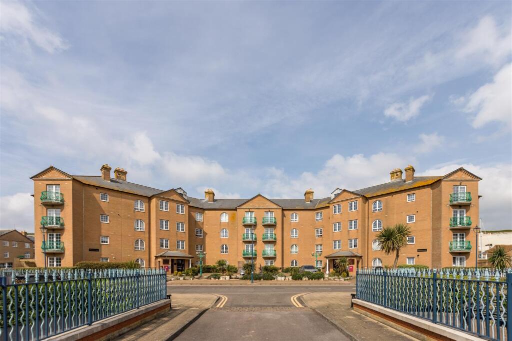 16 Wellington Court-2.jpg
