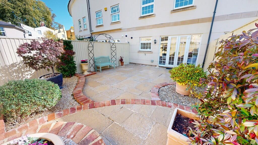 1721-10062025_162...