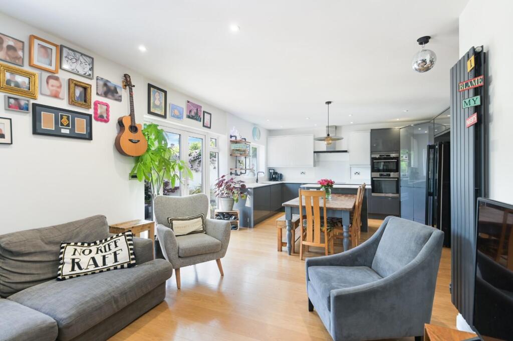 TUDOR AVENUE, (17).jpg