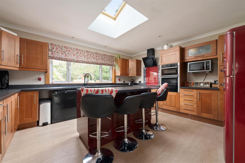 4 Preston Crescent 014.JPG