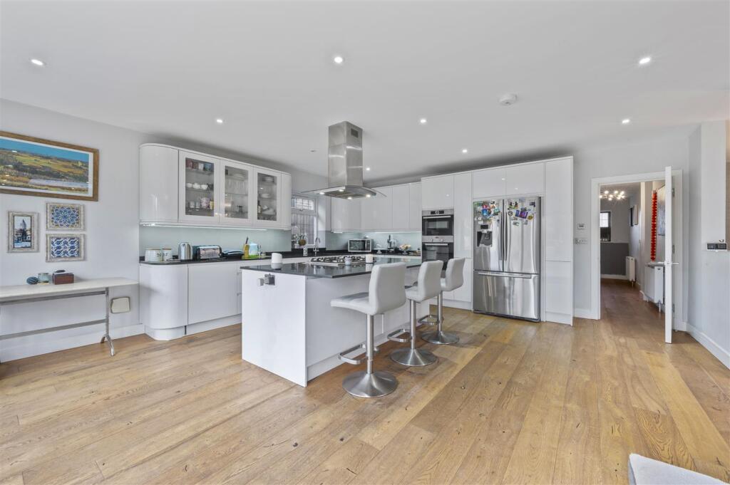 32 Holland Avenue,9.jpg
