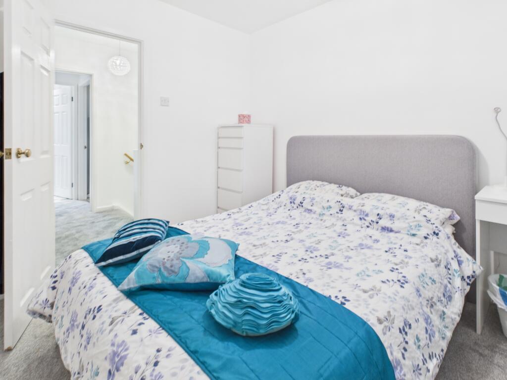 CAM03729G0-PR0201-STILL026