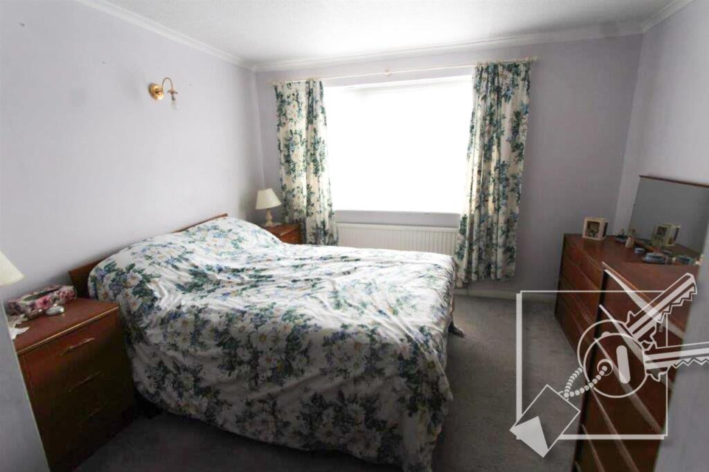 12. Master bedroom.jpg