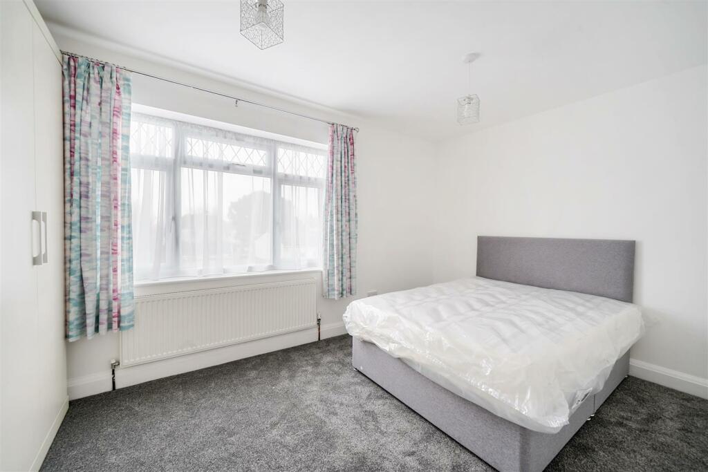 Bedroom 1.jpg