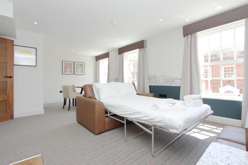 white hart old sarum ph8.JPG