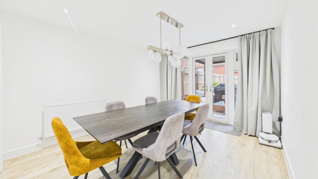 CAM04968G0-PR0085-STILL009