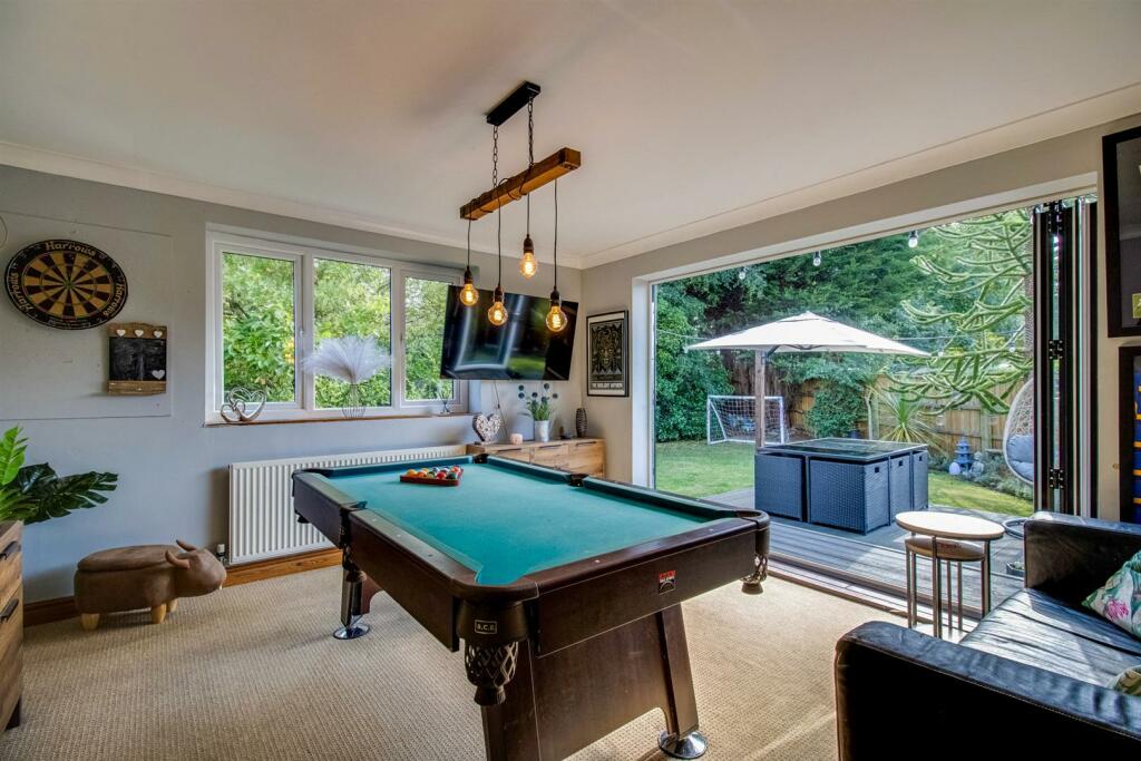 GAMES ROOM
