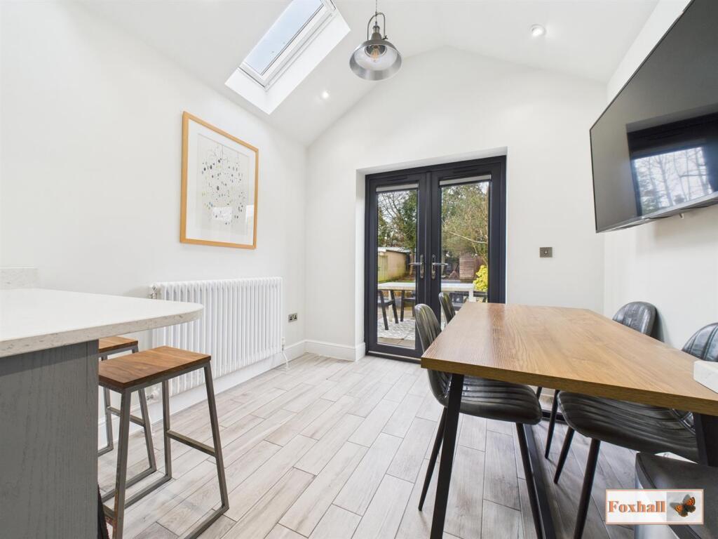 Kitchen / Dining Area