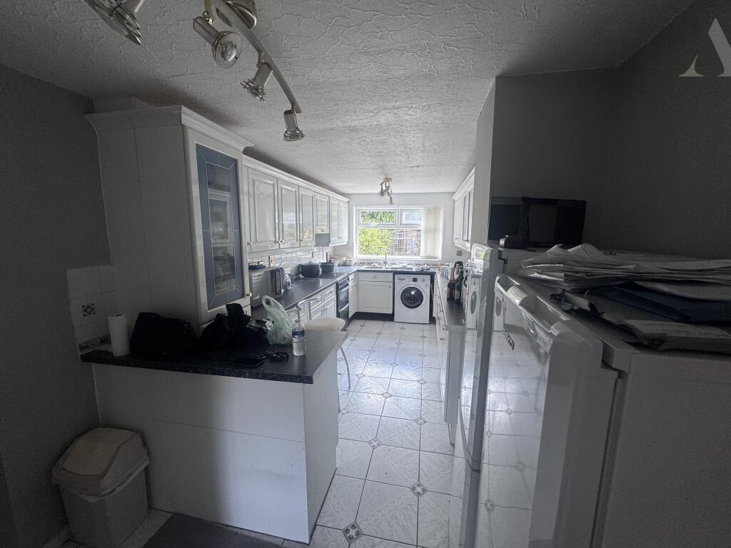 14 Quinton Close Kitchen 2