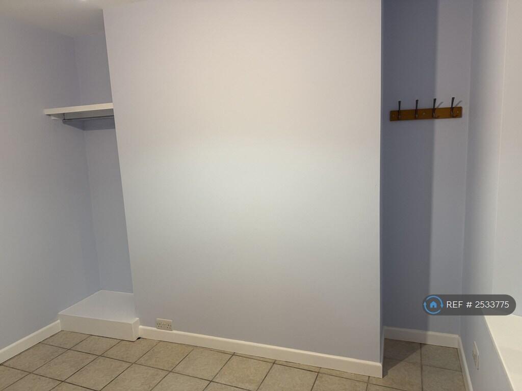 Bedroom - Hanging Rails