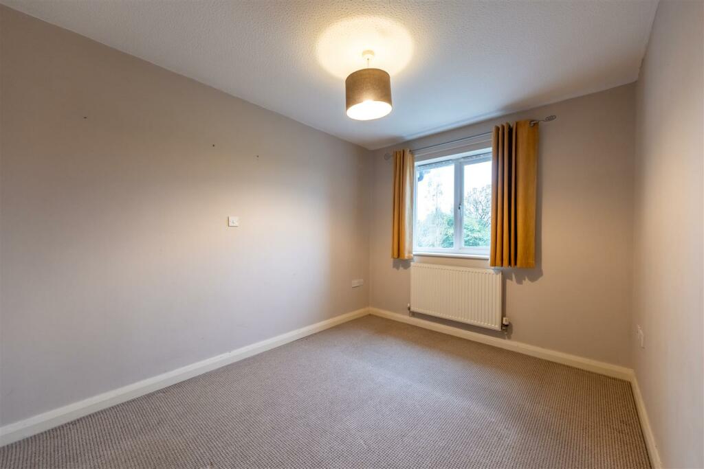 3 Harewood Close-010.jpg