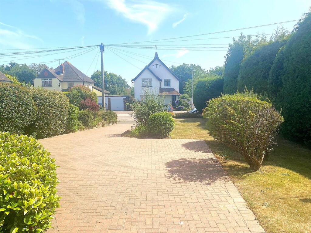 36 Terminus Ave - Front Gdn.jpg