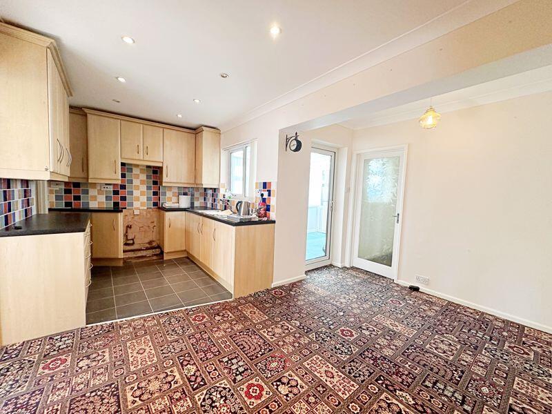 Kitchen/ Dining Room