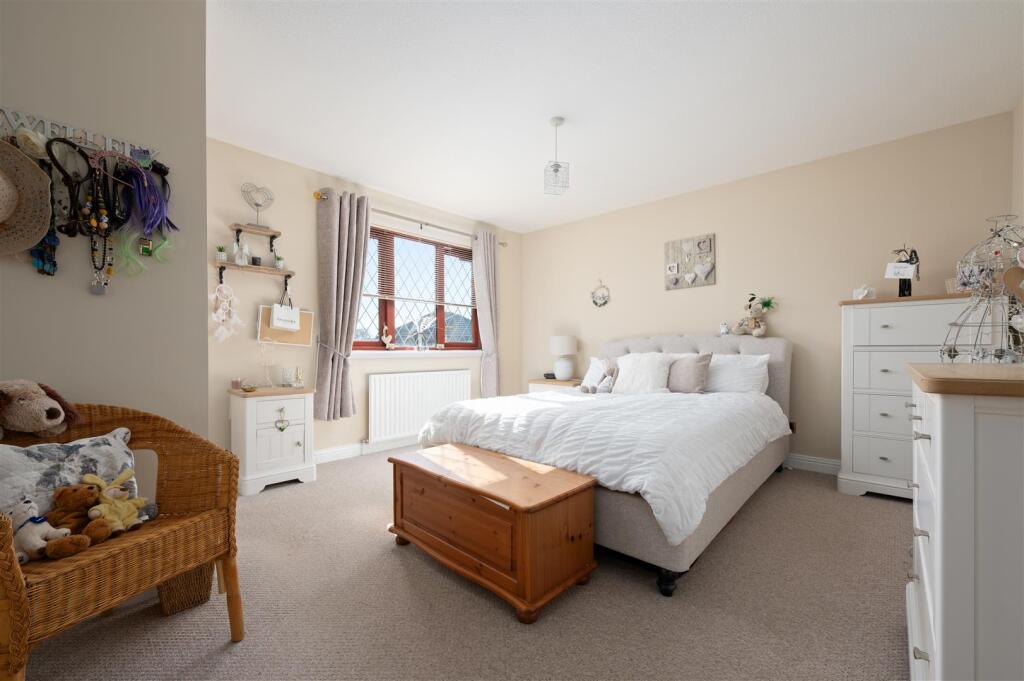 13 Westhall Crescent 019.JPG