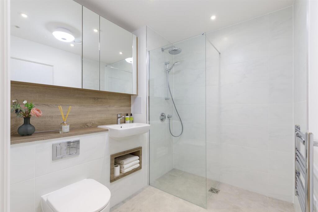 Ayrton House Shower room.jpg