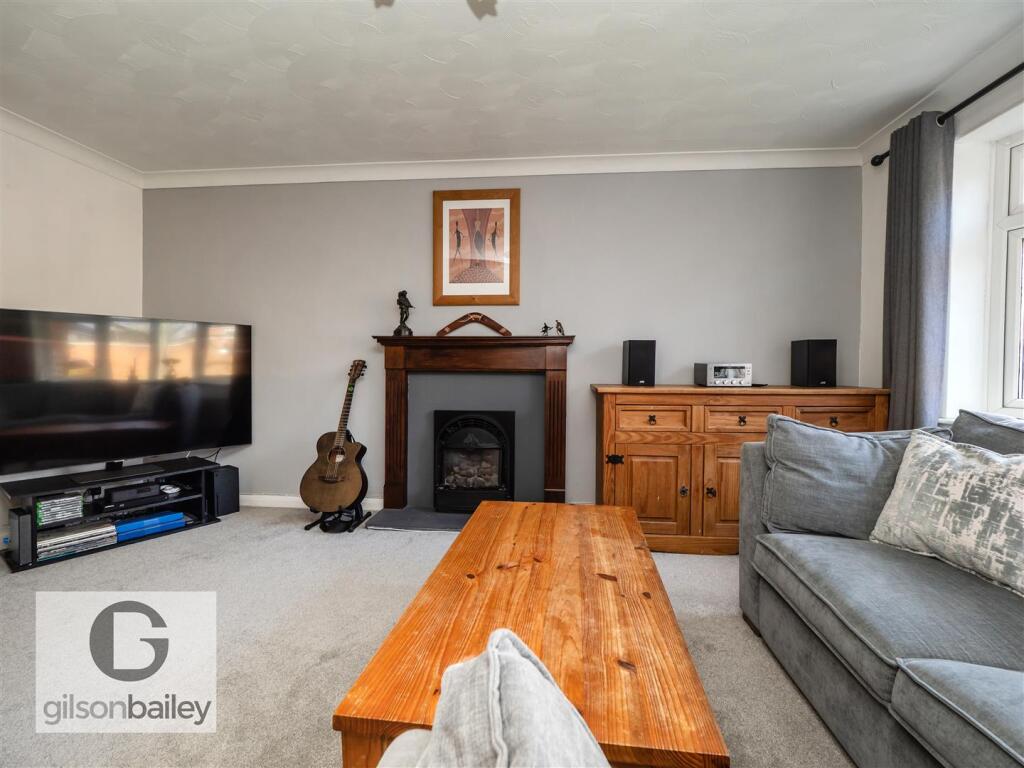 24AylesburyClose-15.jpg