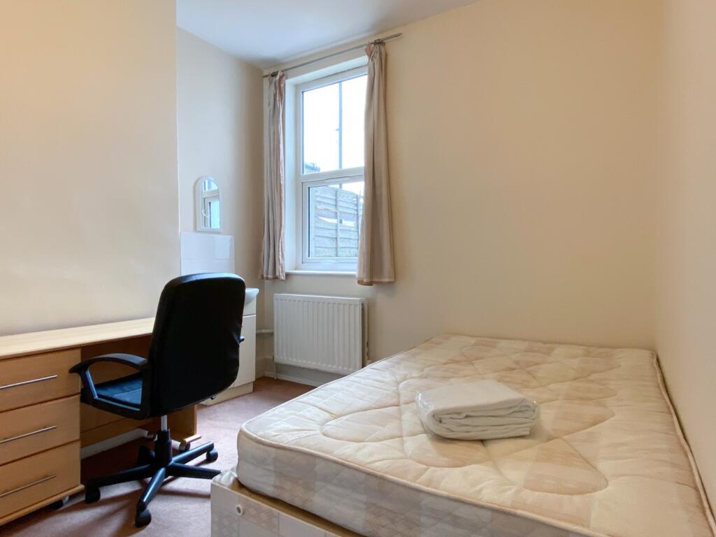 94 Whippingham Road Bedroom 2 (2)