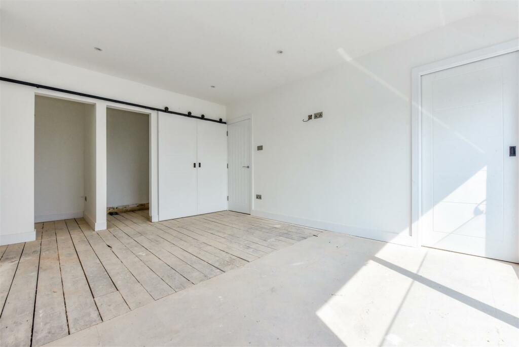 Master Bedroom Wardrobes.jpg