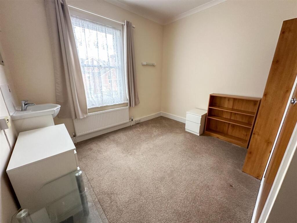 BEDROOM 6