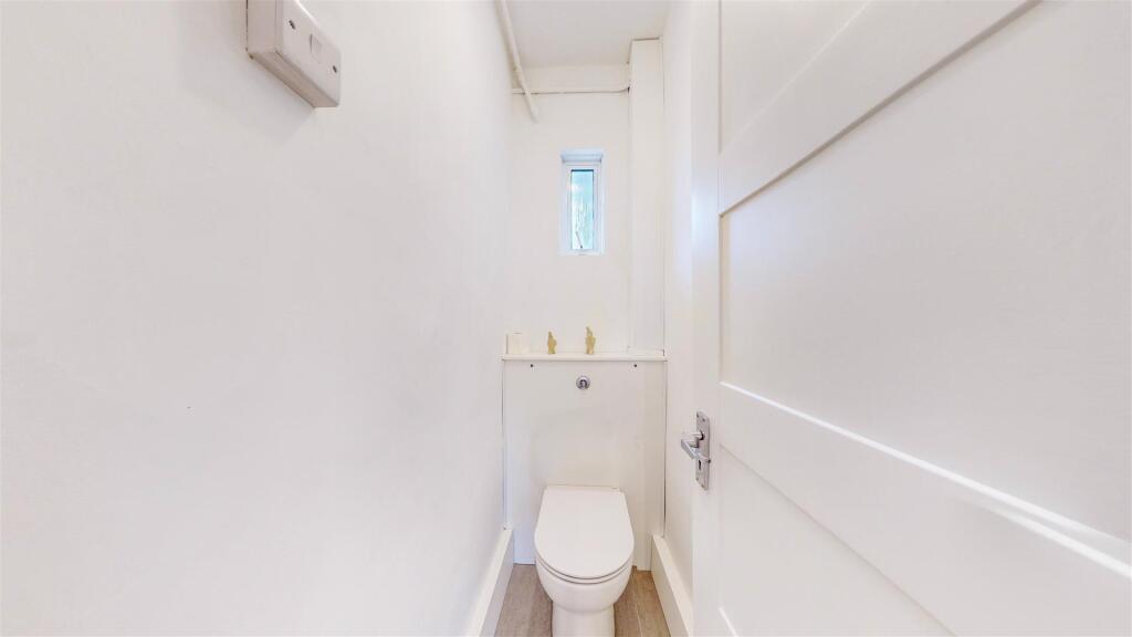 Flat 42, Thornaby House - RPflW1MujHtajKFkEEME.jpg