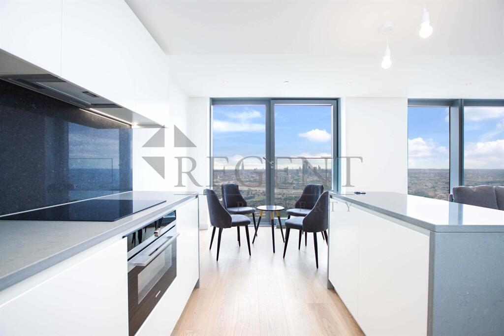 Kitchen to dining ar