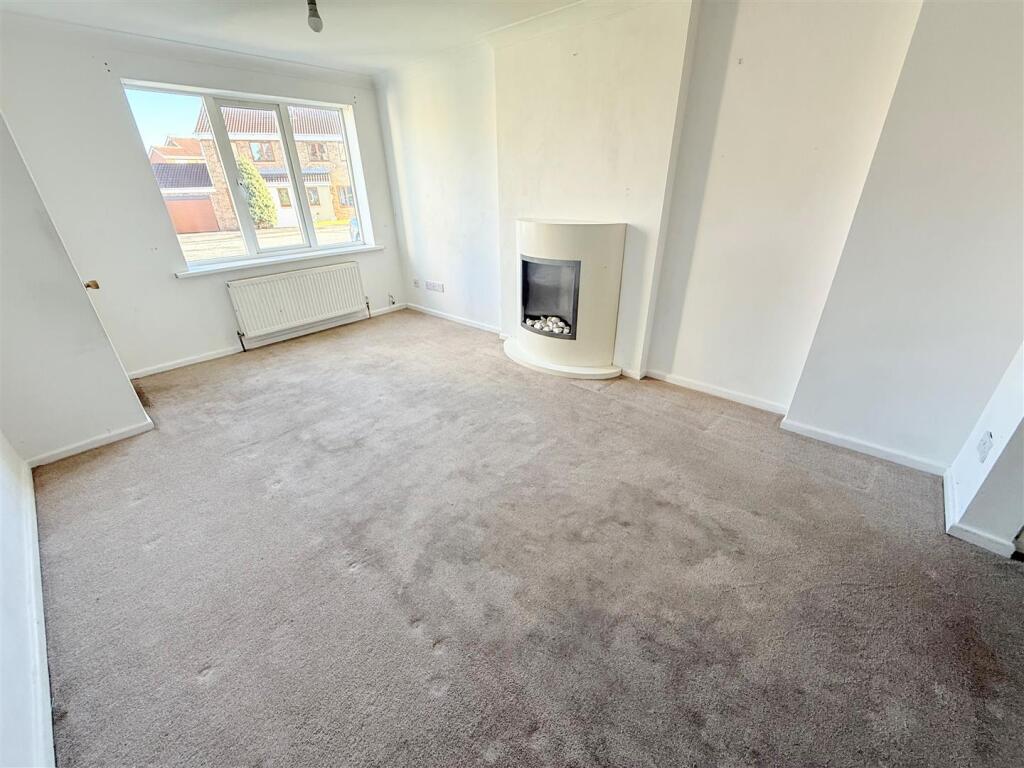 LOUNGE/ DINING ROOM