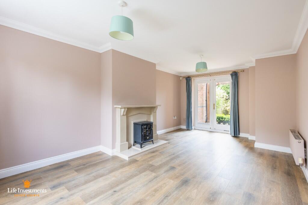 Lounge/Dining Room