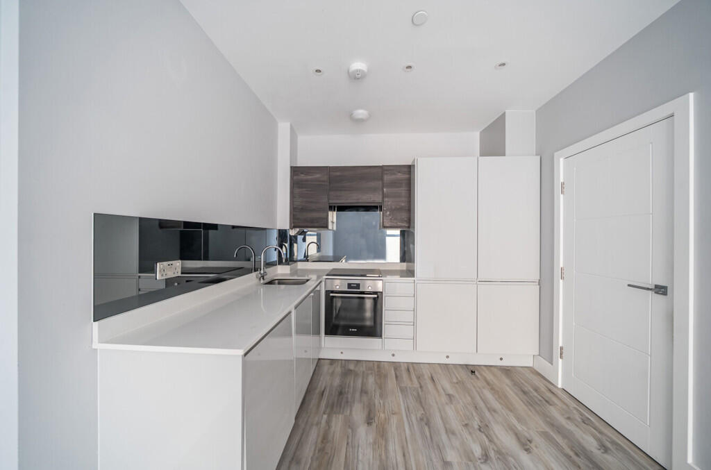 1349924-4-68c0620...