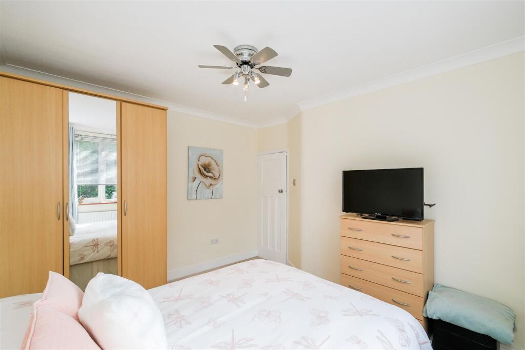 37 Knebworth Avenue-8.jpg