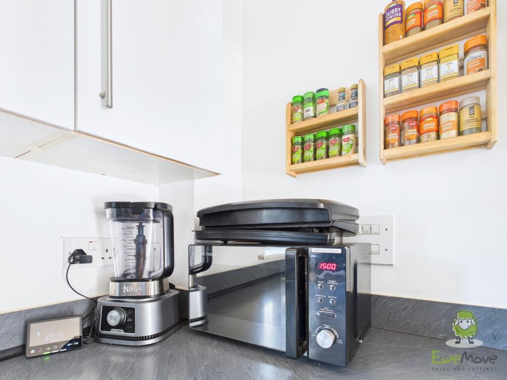 CAM01543G0-PR0151-STILL027