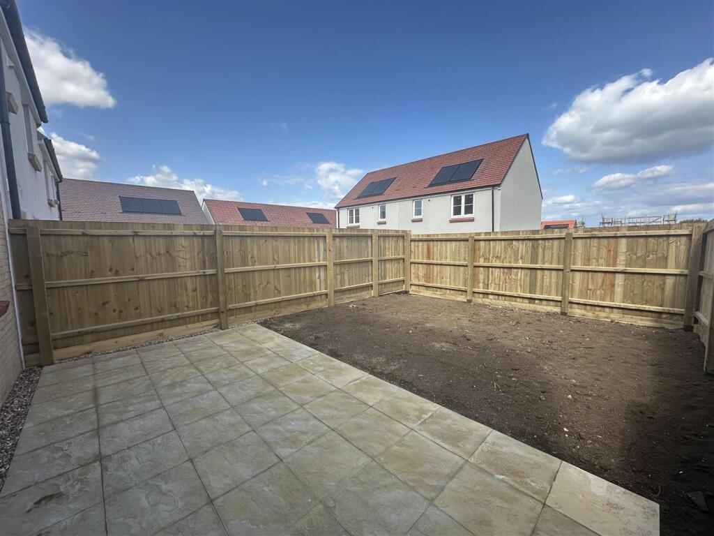 Plot 375 garden.jpeg