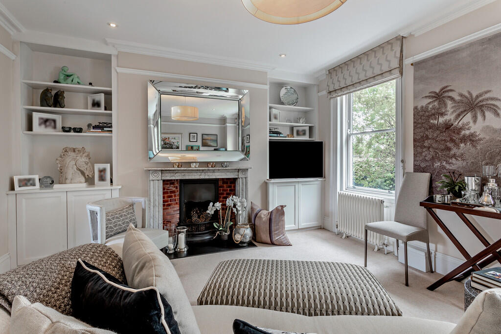 8657811-interior2...