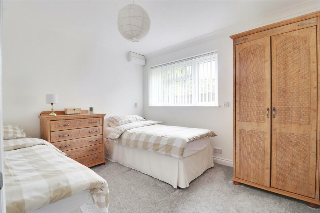 BEDROOM 4
