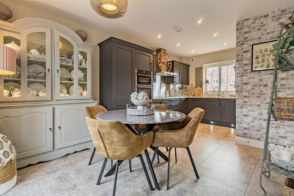 8643938-interior1...