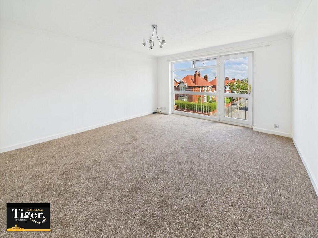 CAM02176G0-PR0643...