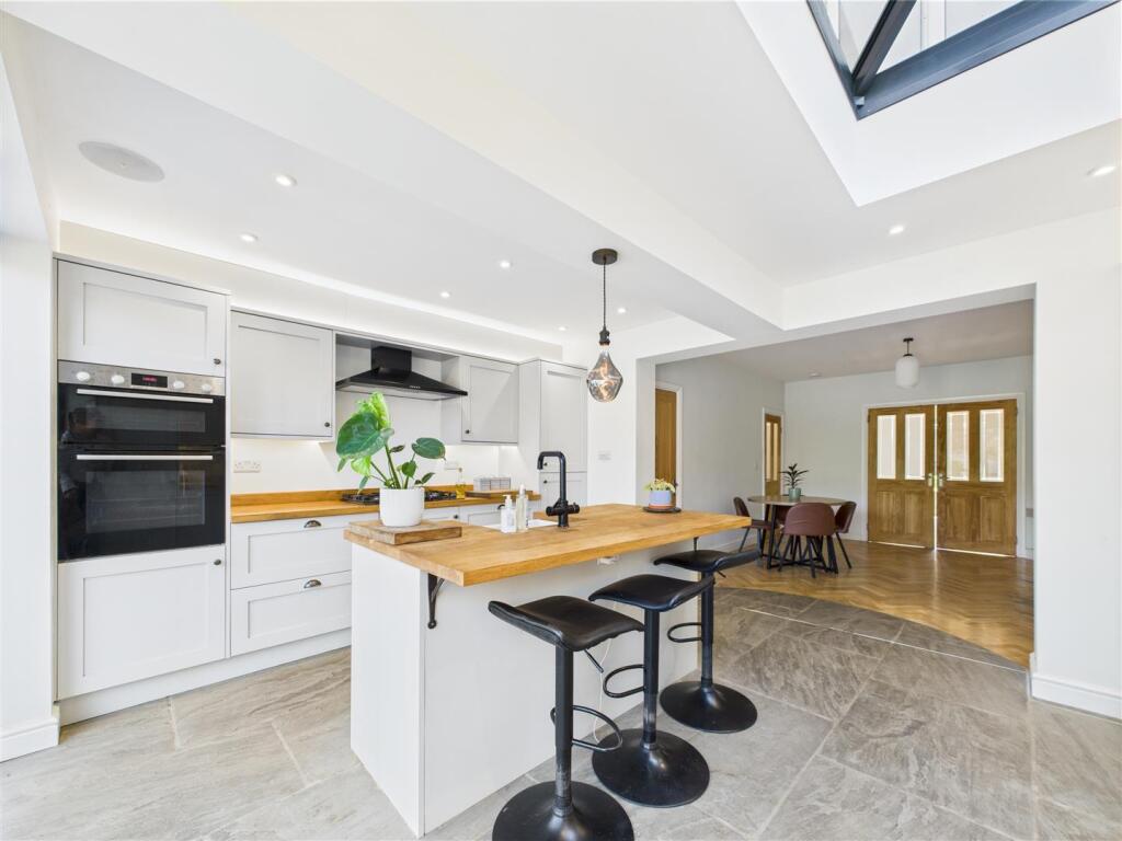 KITCHEN/BREAKFAST ROOM