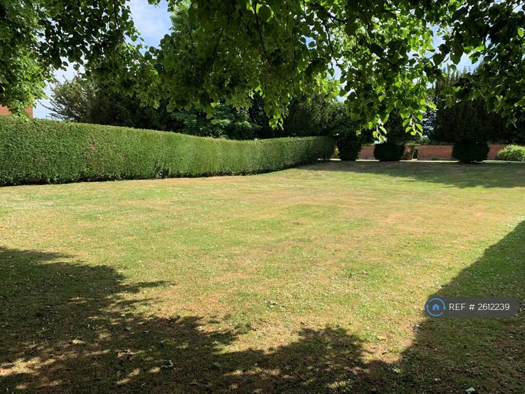 Well Kept Lawns