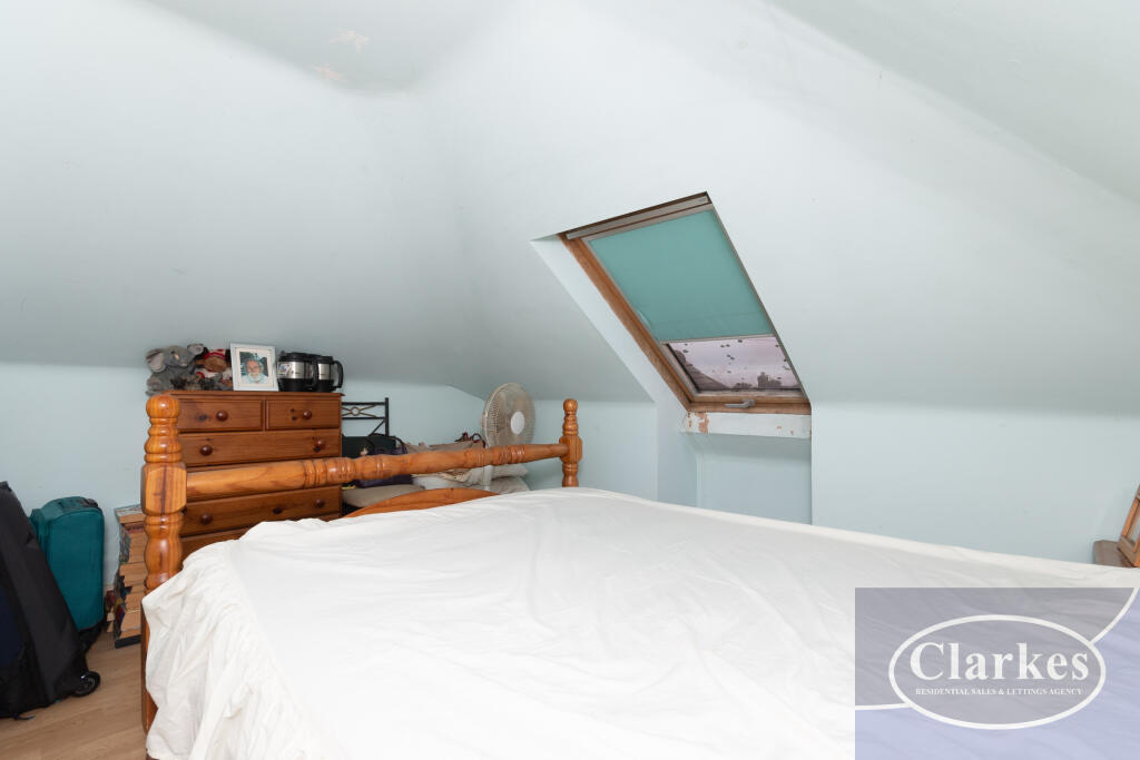 FC055_31 BASCOTT RD_018