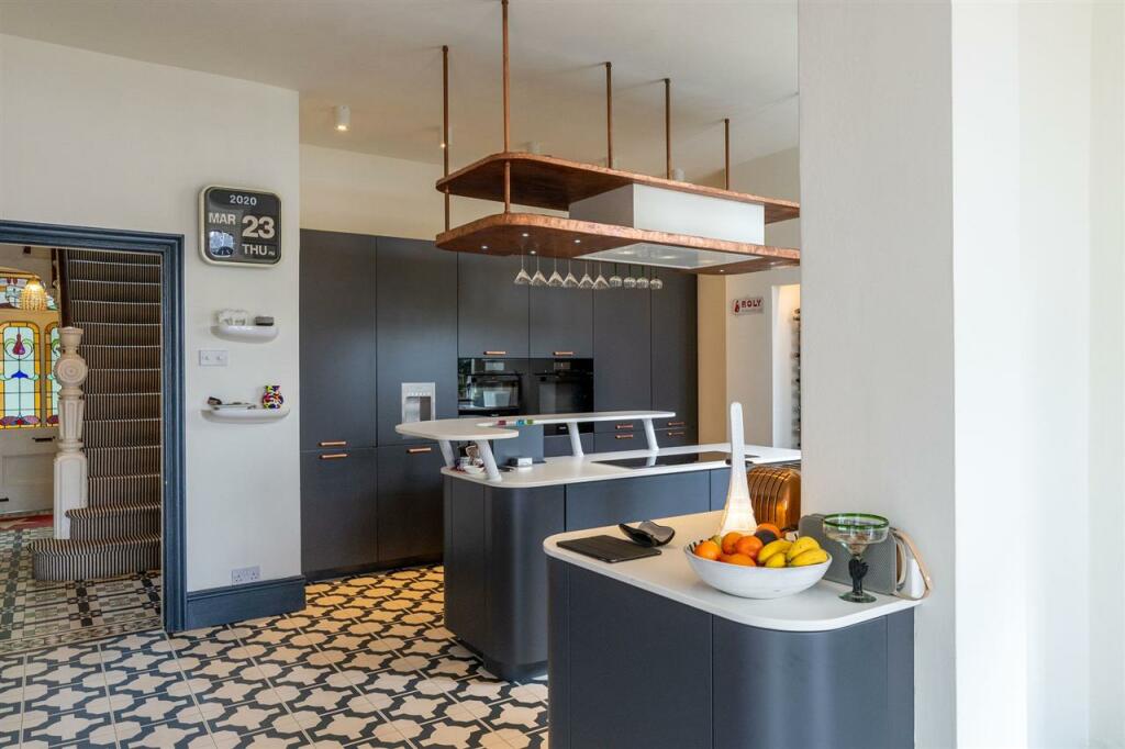 Kitchen /