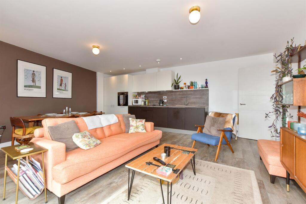Kitchen/Lounge