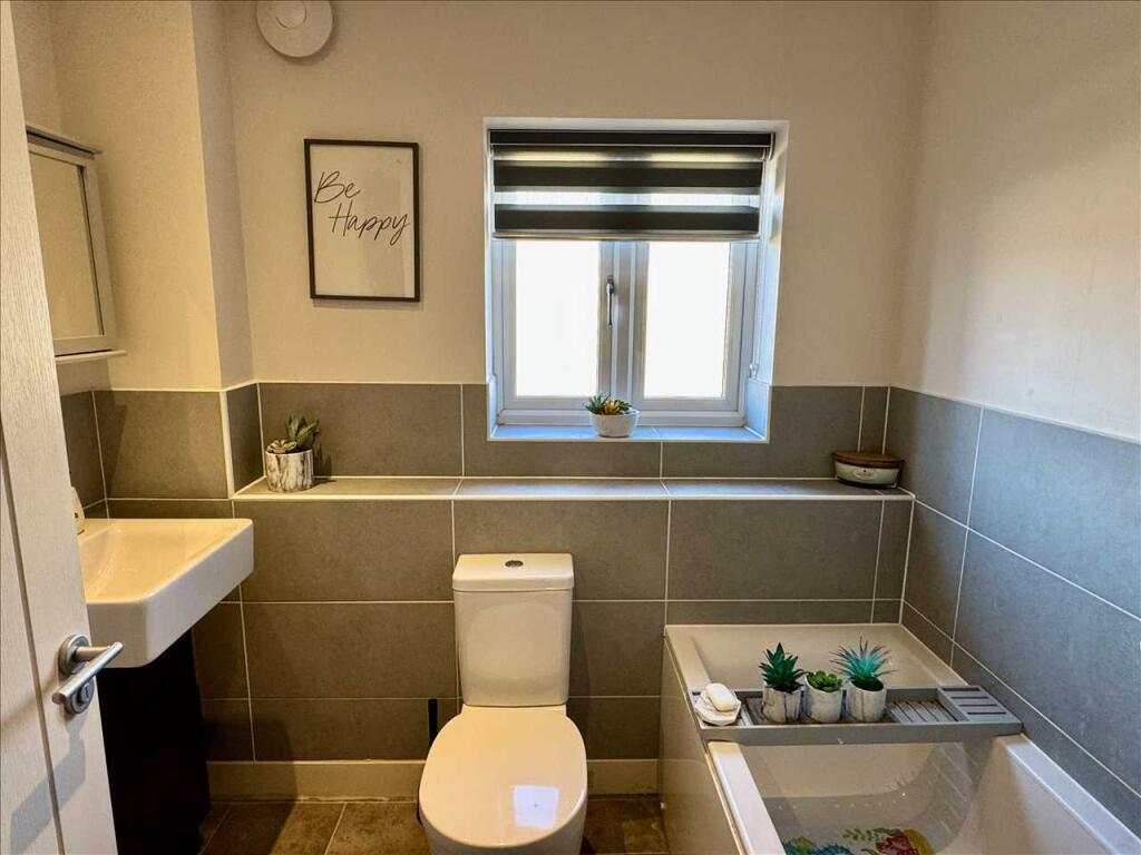 FAMILY BATHROOM