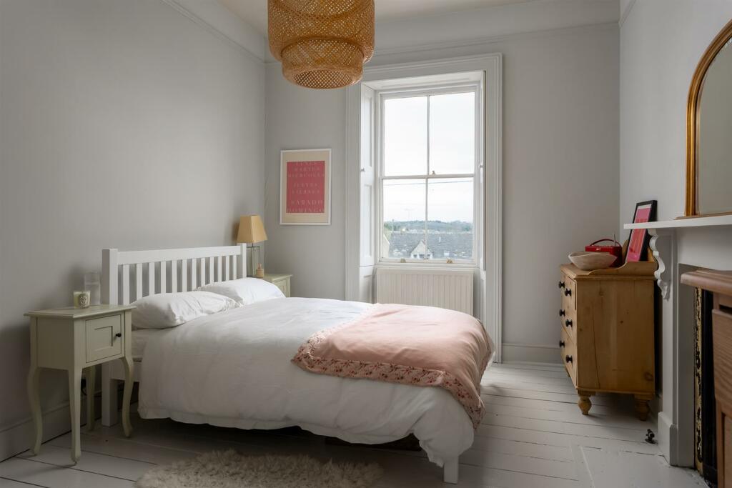 52 - 39 Cheltenham Road - GL7 2HU - Web.jpg