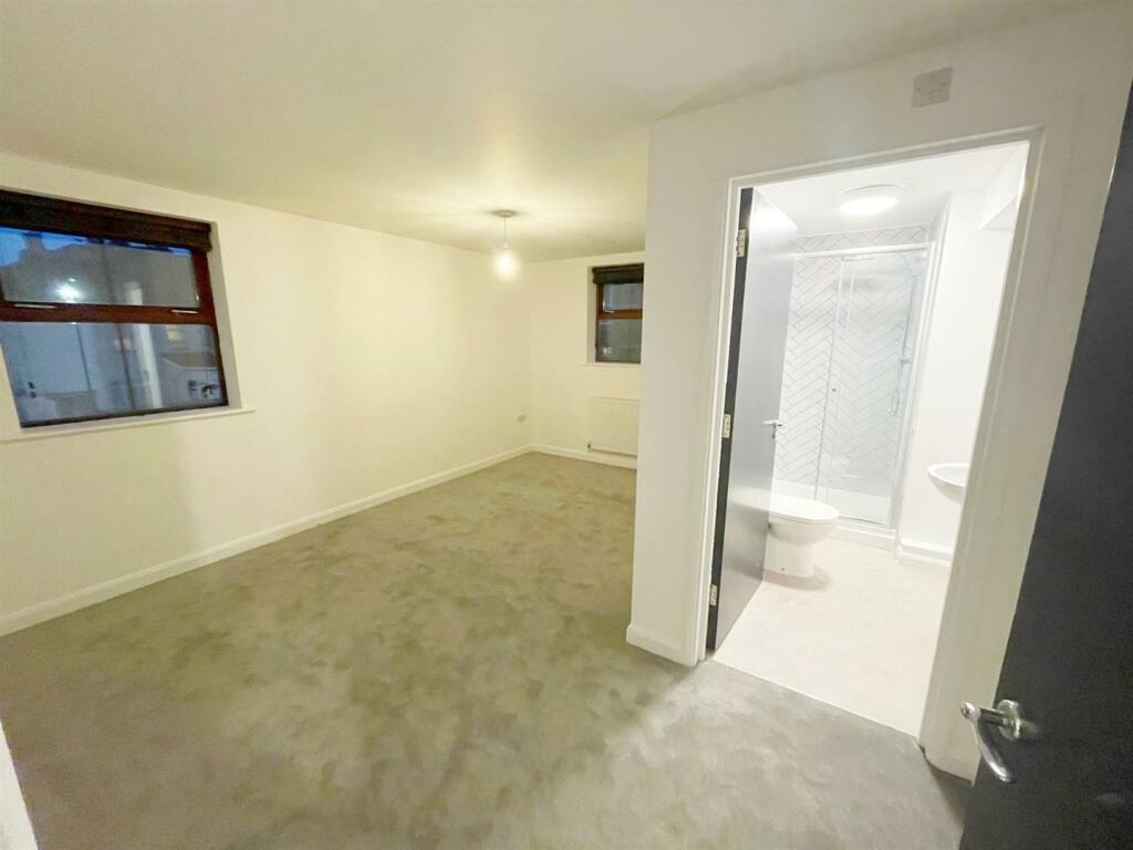 Bed One and ensuite.jpg