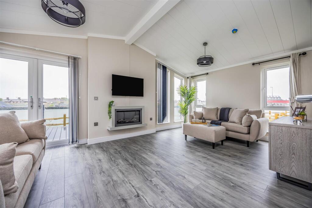 Plot 17 Littlehampton Marina-Small-PorticoMarketin