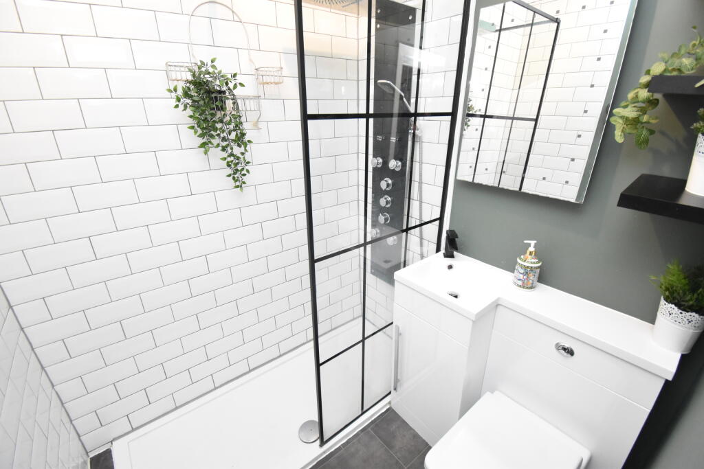 SHOWER ROOM